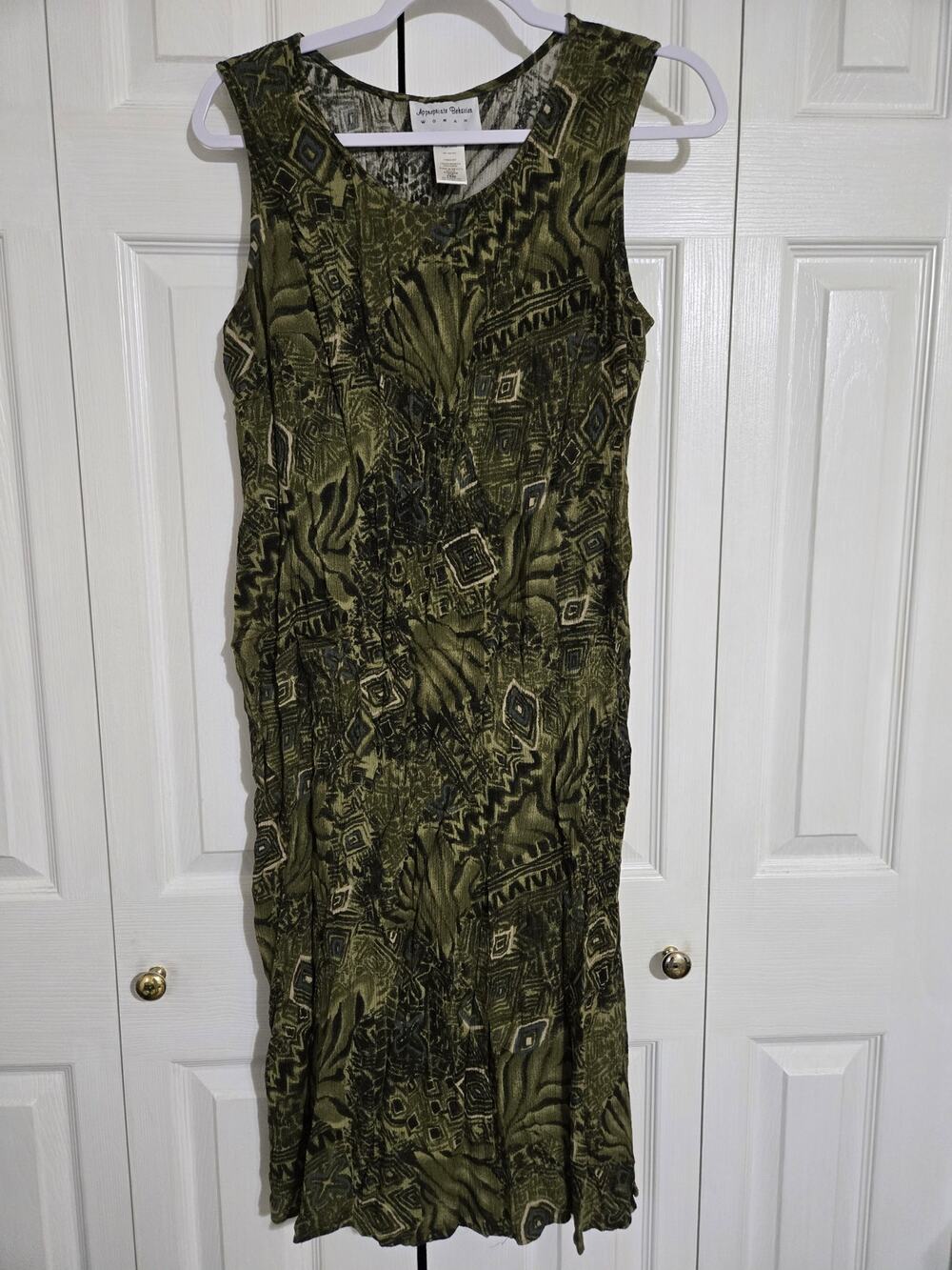 Appropriate behavior 18w (what's on tag) runs small women's green and blue dress